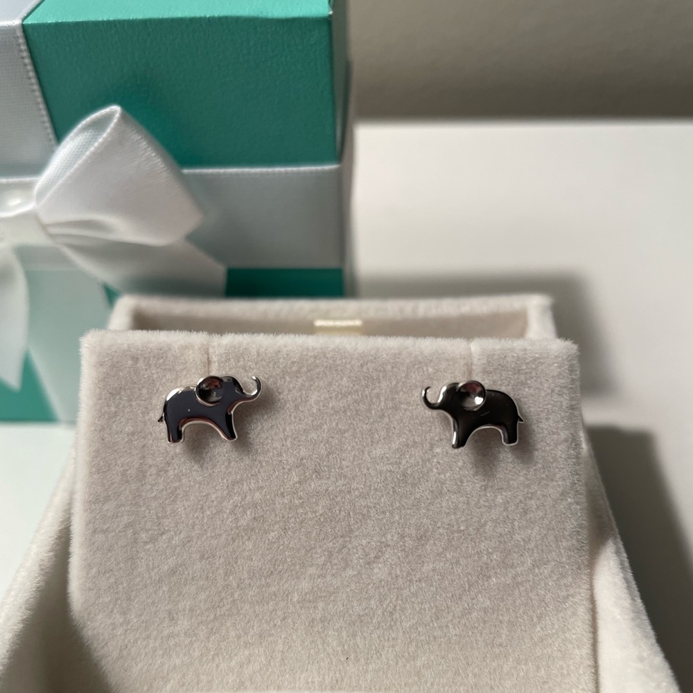 Cute Elephant Stud Earrings!